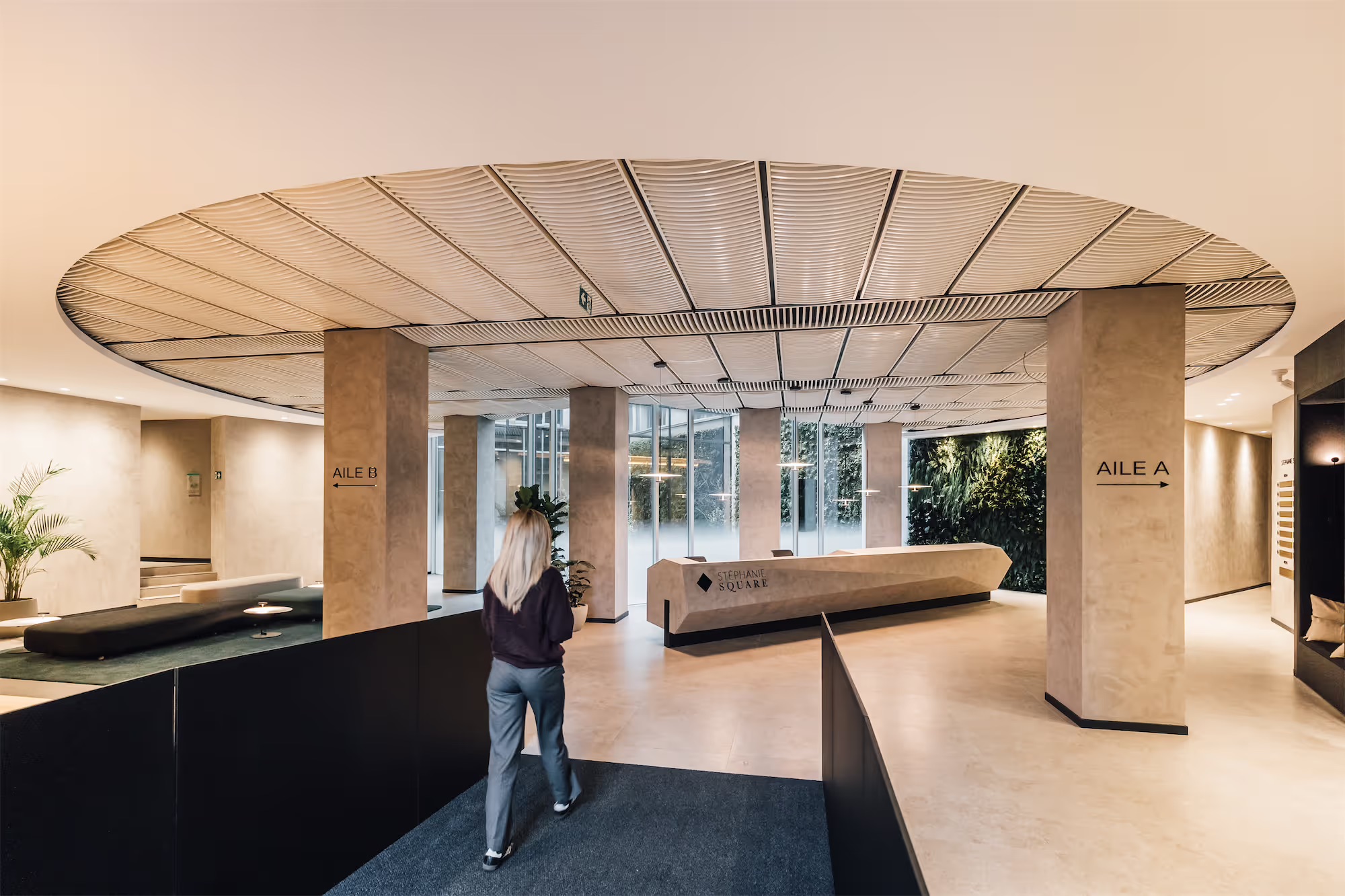 67be3f11707d7299c53e5f8e_Stéphanie Square HD-25